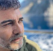 Volkan din serialul Infidelul, răscolit de amintiri emoționante din copilăria sa! Iată imaginea care i-a provocat nostalgie și lacrimi celebrului actor Caner Cindoruk!